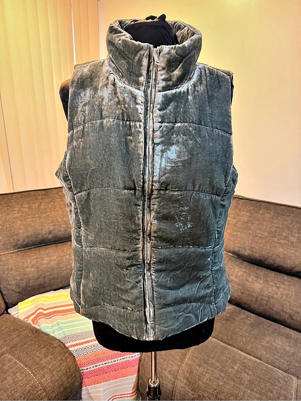 LOFT Quilted Velour Vest in Green Size Medium Like New